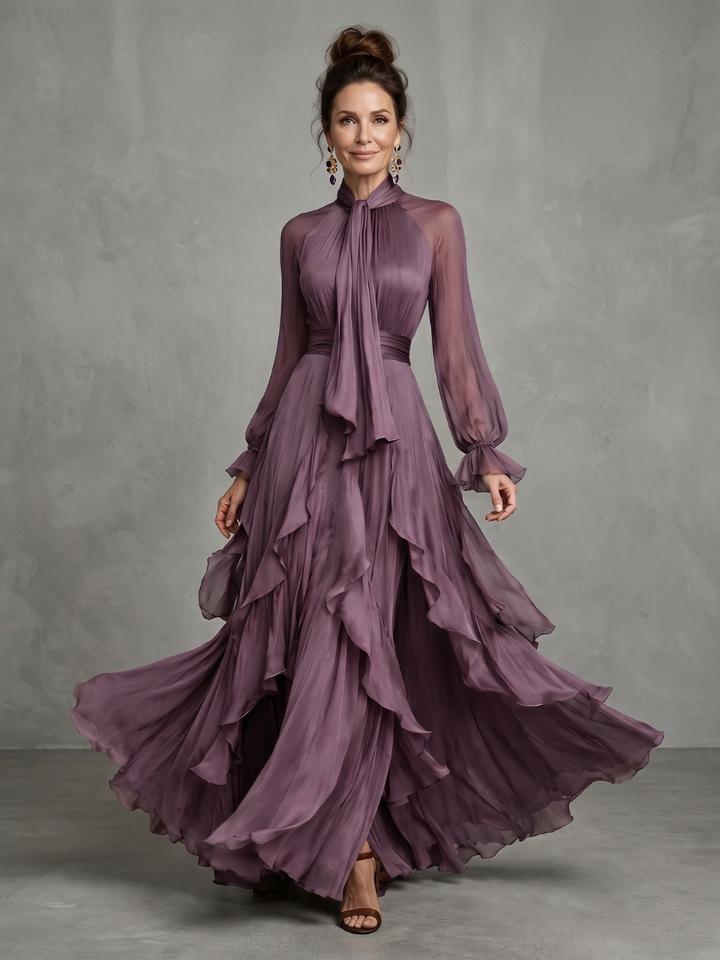 Demetria - Maxikleid mit Rüschendetails und gebundenem Kragen