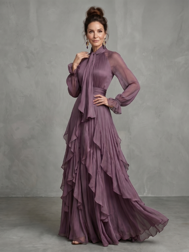 Demetria - Maxikleid mit Rüschendetails und gebundenem Kragen