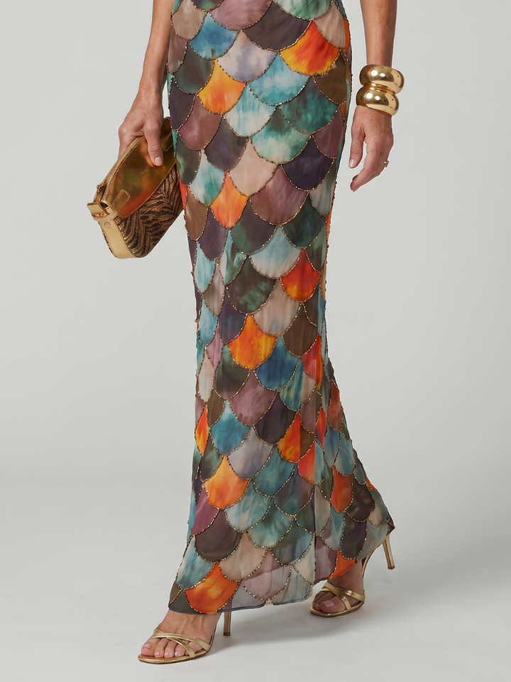 Larkin - Figurbetontes Maxikleid mit mehrfarbigem Schuppenmuster
