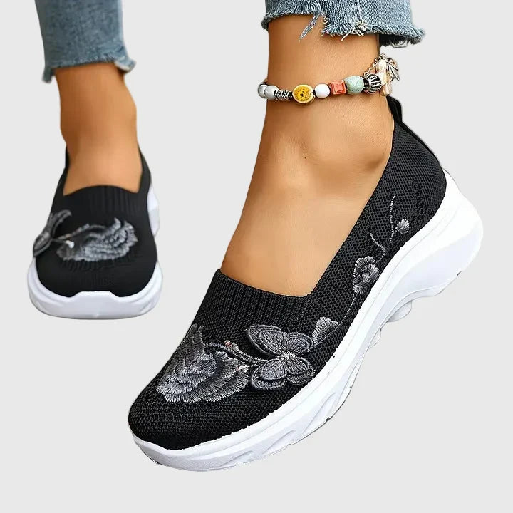 Leetha - Schmetterlingsgestickte Slipper
