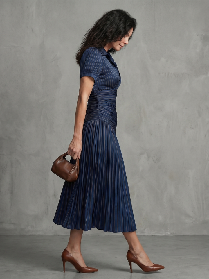 Theodora - Plissierter Taillenstreifen Midi-Kleid