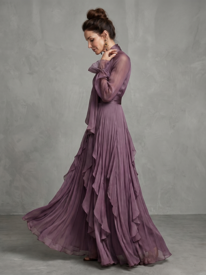 Demetria - Maxikleid mit Rüschendetails und gebundenem Kragen