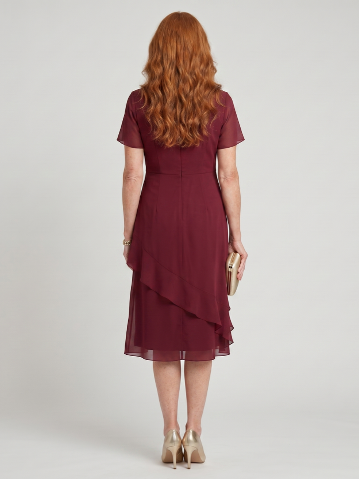 Eira - Midi-Kleid mit kurzen Ärmeln und geschichtetem Saum