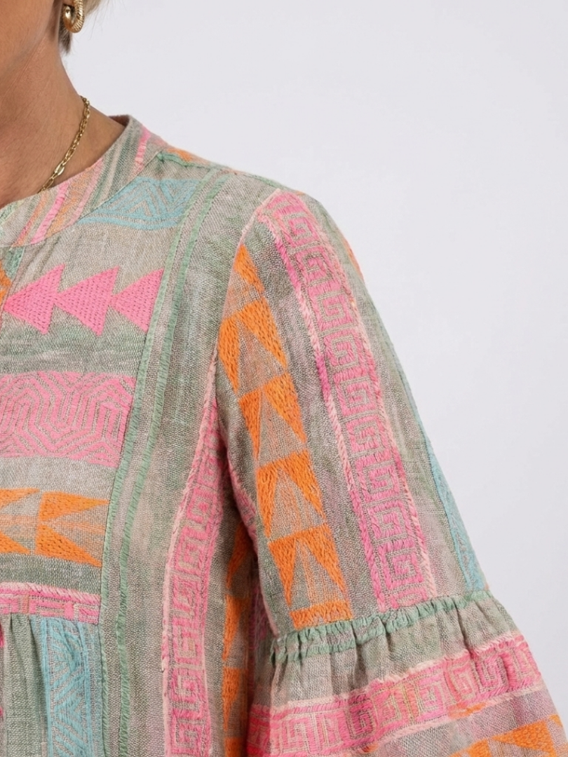Maelle - Geometrisches Druck V-Ausschnitt Stufen-Kleid in knielang
