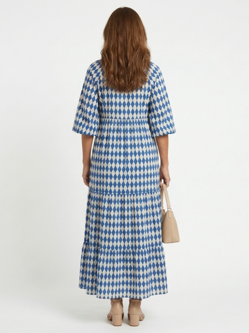 Elodie - Diamantmuster gestuftes Midi-Kleid