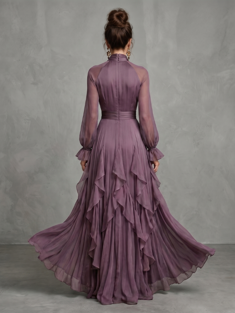 Demetria - Maxikleid mit Rüschendetails und gebundenem Kragen