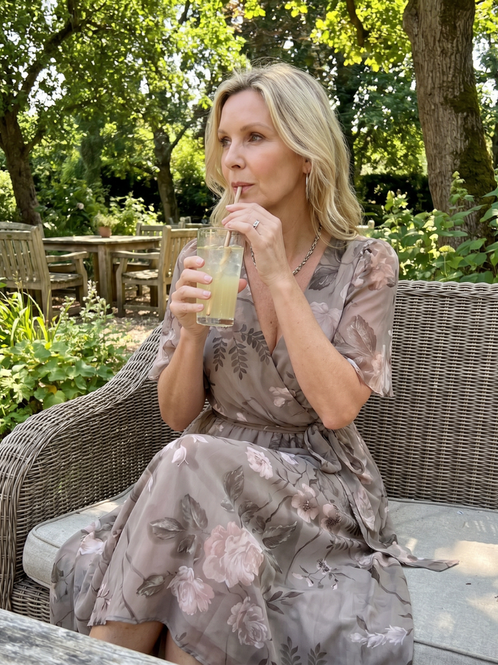 Mirabel - Kleid mit schwingenden Ärmeln und geraffter Taille