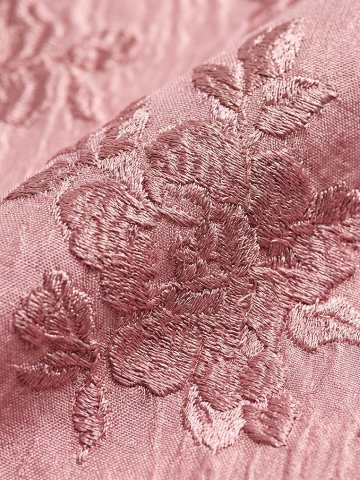 Xanthea - Kurzärmliges, tailliertes, floral strukturiertes Maxikleid