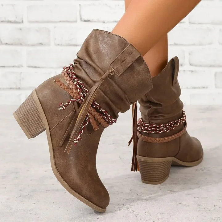 Mia - Geflochtene Western-Stiefeletten