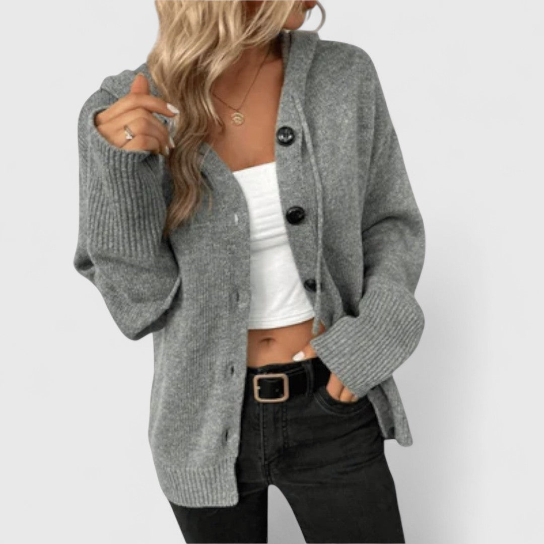 Wiltrud | Oversize Damen Strickjacke mit Knopfdetails