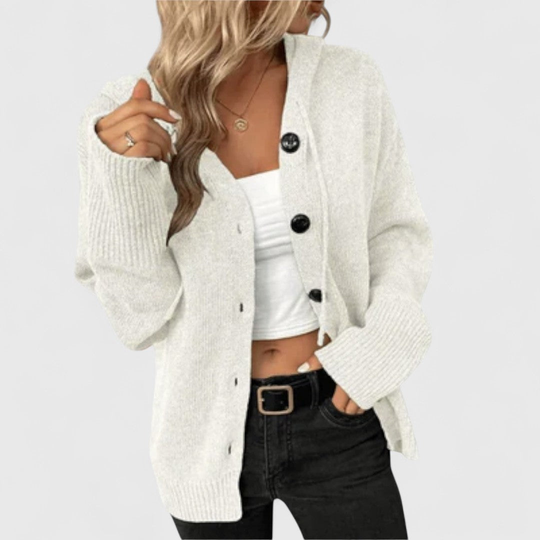 Wiltrud | Oversize Damen Strickjacke mit Knopfdetails